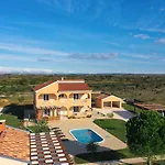 Levatinka Zadarvillas *