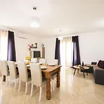 Levatinka Zadarvillas *