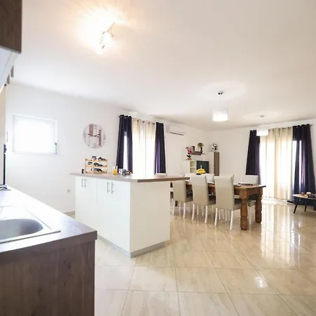 Levatinka Zadarvillas *