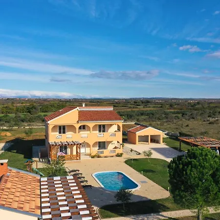 Levatinka Zadarvillas *