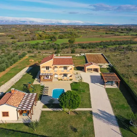 Levatinka Zadarvillas * Prkos