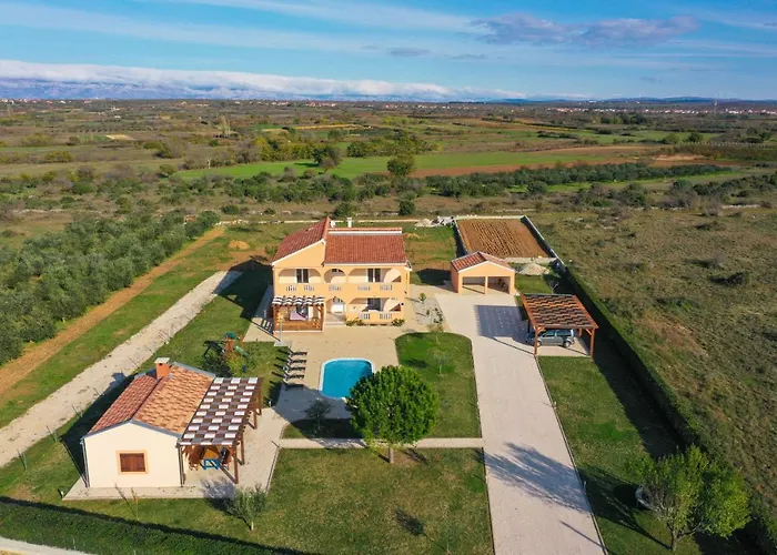 Levatinka Zadarvillas * Prkos